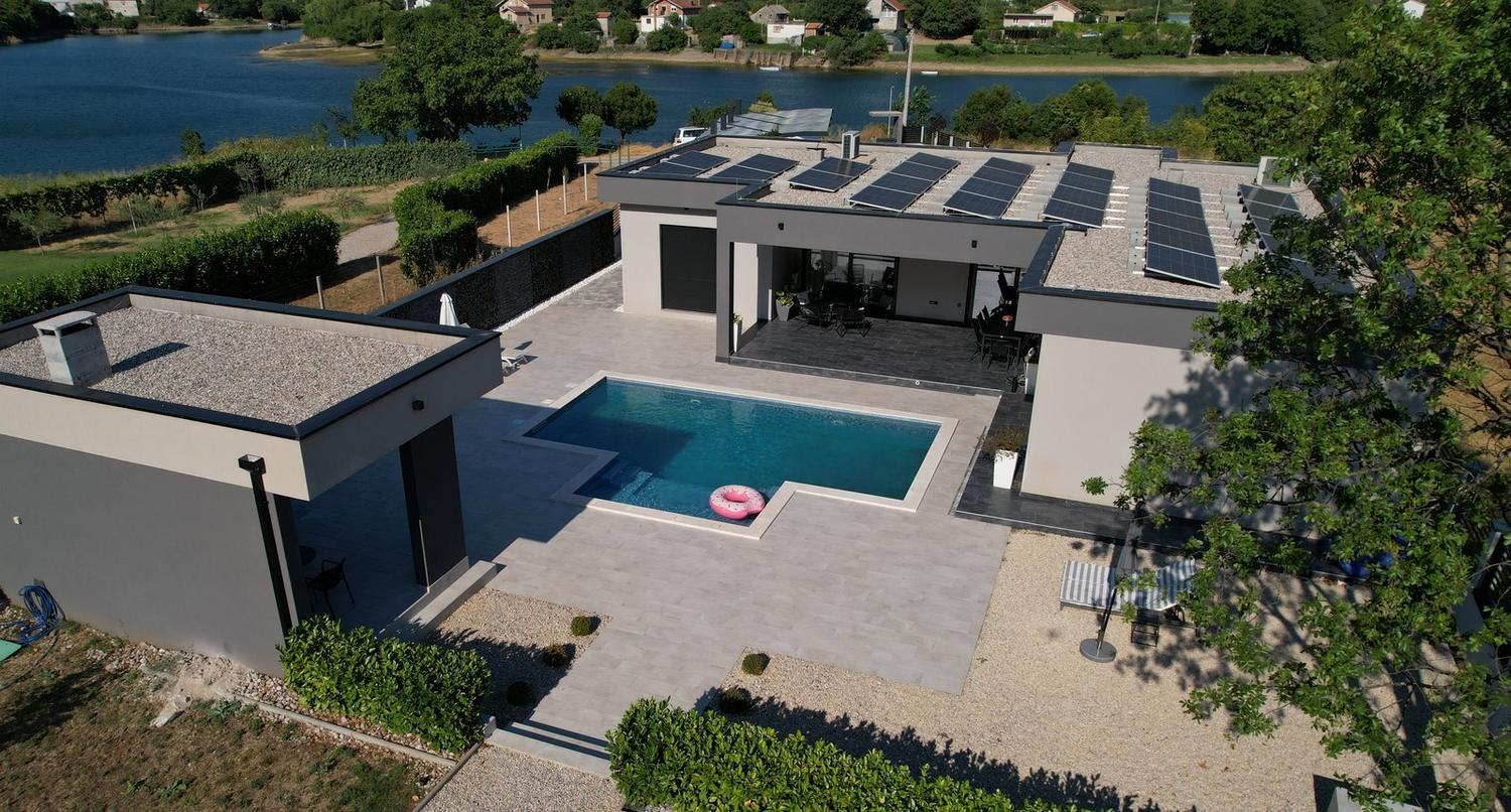 Villa Velvet, bazen i terasa iz zraka